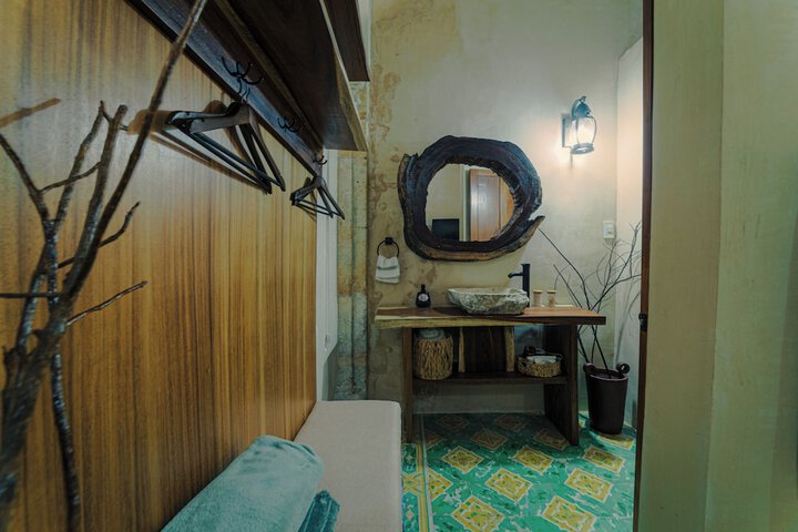 Room 46 of 70