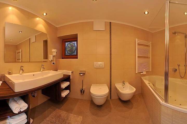 Room 40 of 100