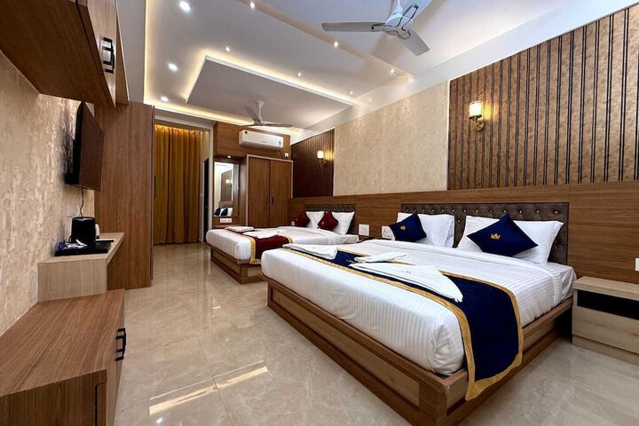 Room 9 of 25