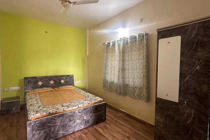 Room 3 of 10