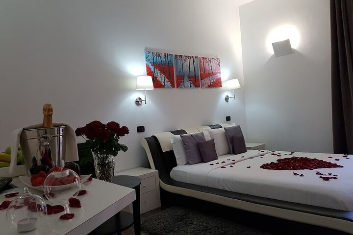 Room 6 of 17