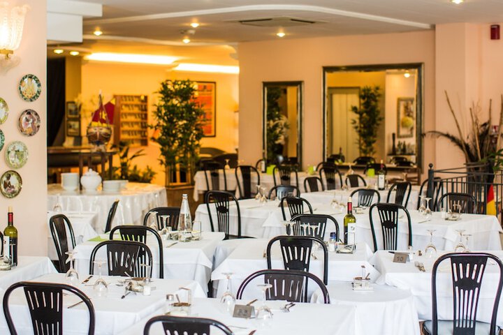 Dining Photos