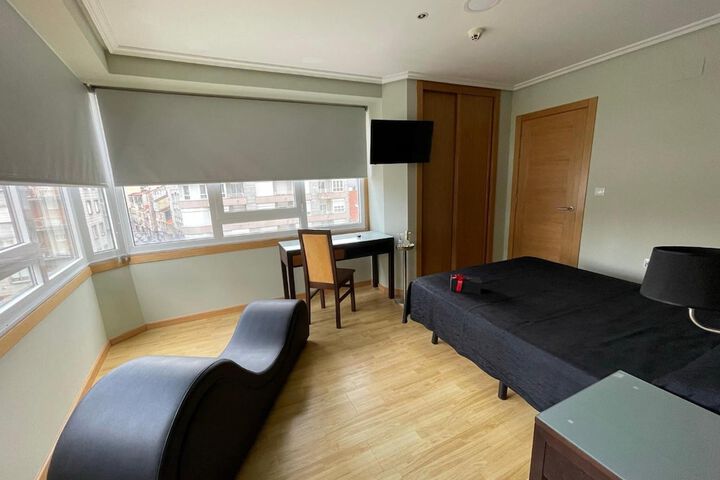 Room 10 of 42