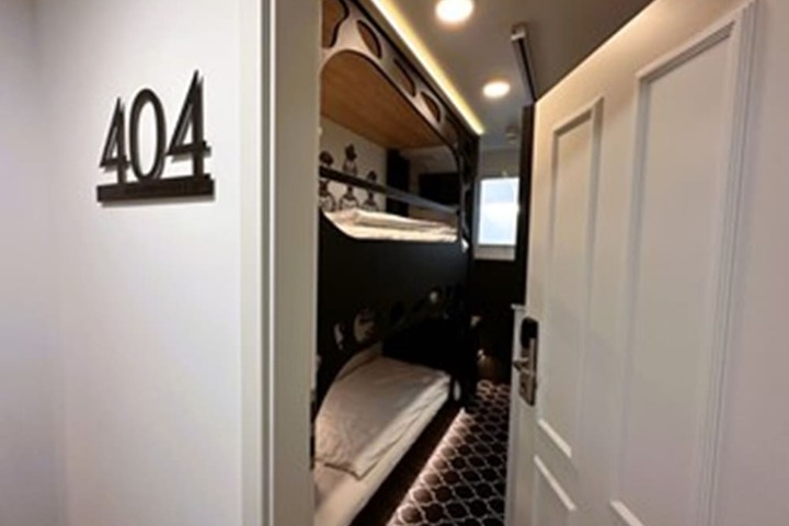 Room 113 of 194
