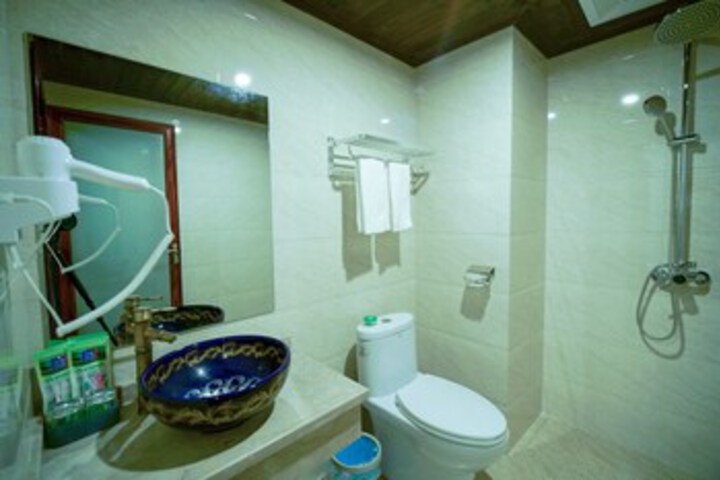 Room 2 of 44