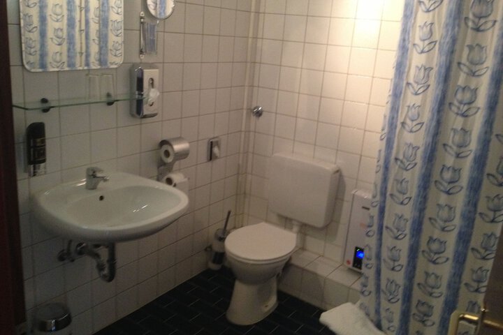 Room 16 of 21
