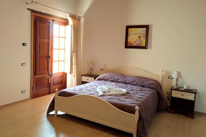 Room 4 of 97
