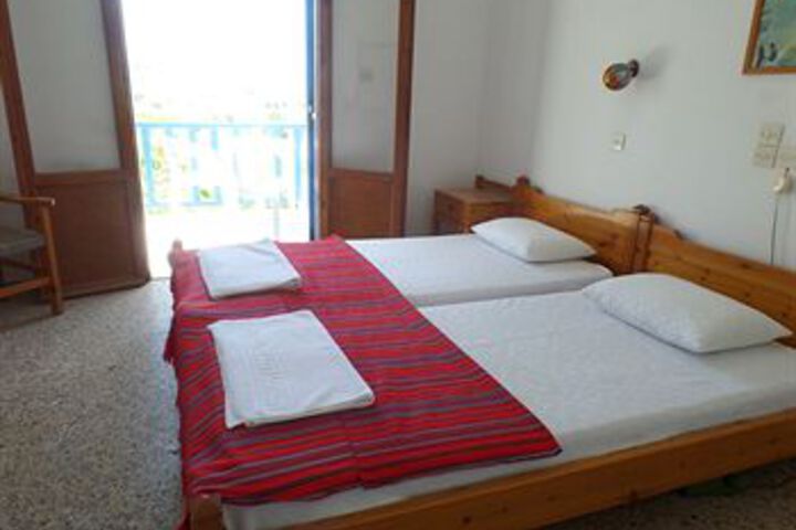 Room 6 of 8