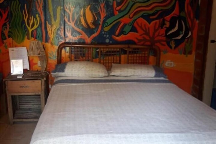 Room 8 of 80