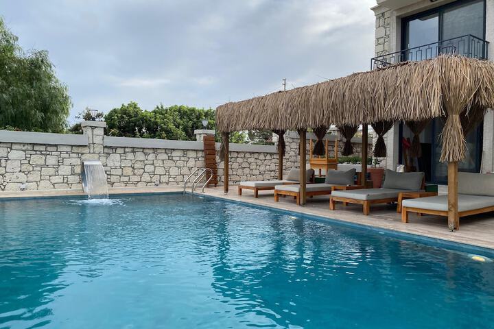 Pool 14 of 19