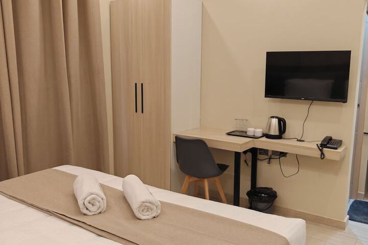 Room 21 of 57