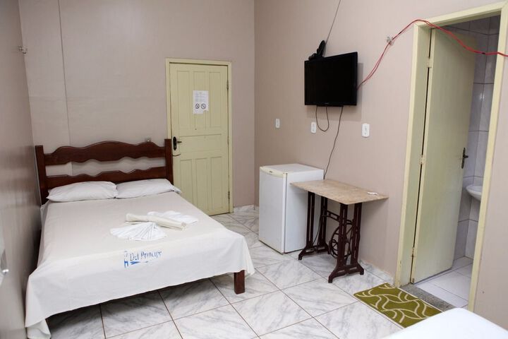 Room 9 of 11