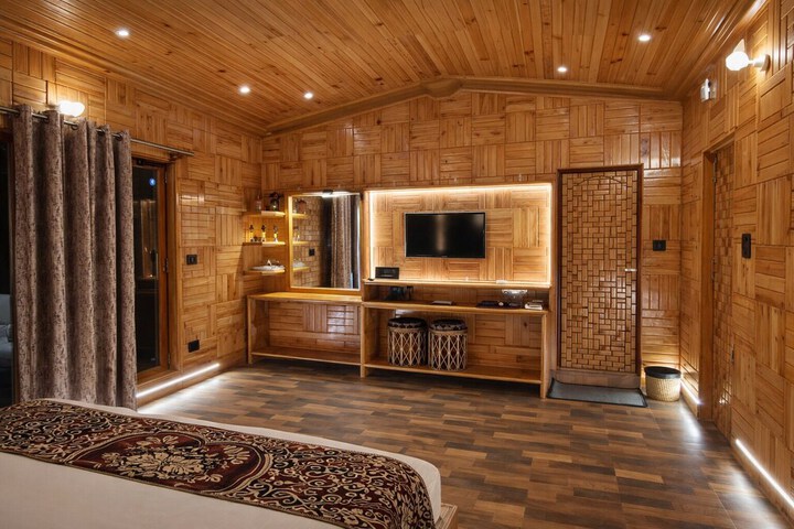 Room 6 of 31