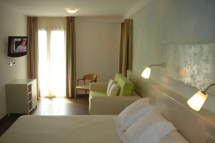 Room 4 of 66