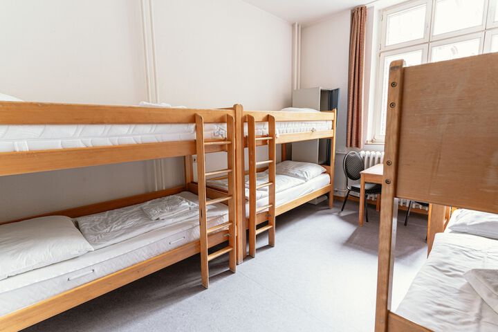 Room 6 of 12