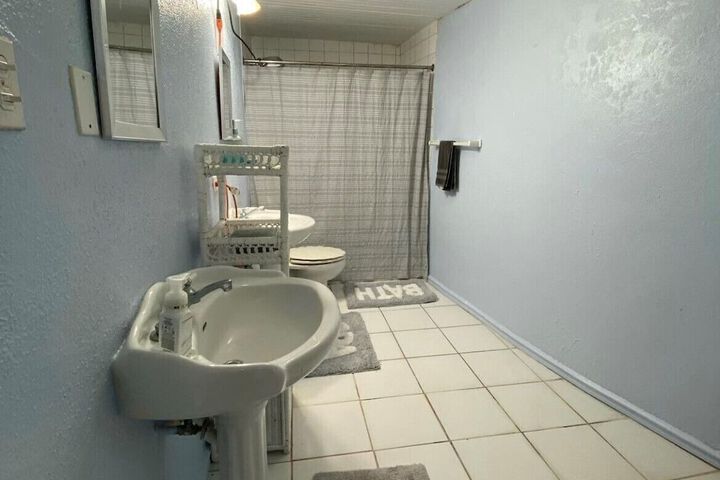 Room 41 of 83