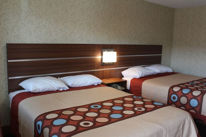 2 Queen Beds (3 of 7)