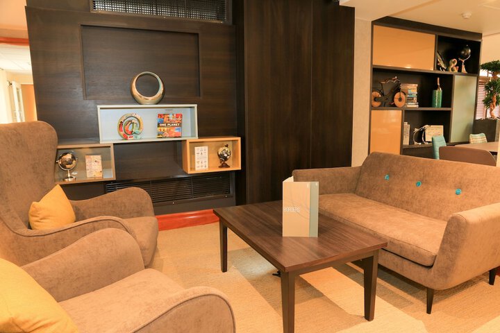Lounge 62 of 69