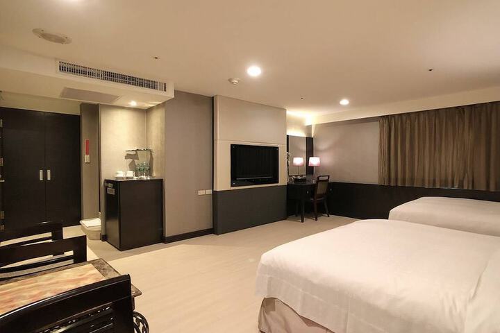 Room 8 of 24