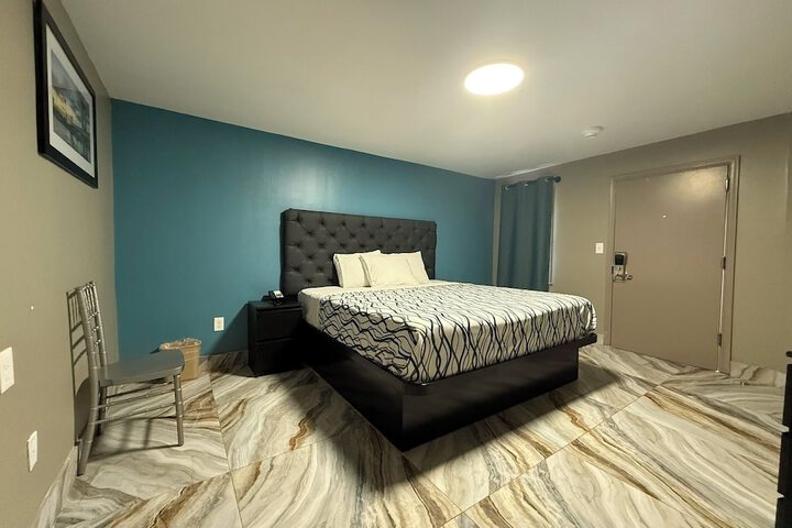 Room 6 of 26