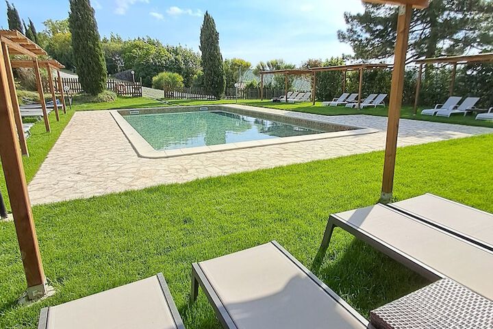 Pool 95 of 149