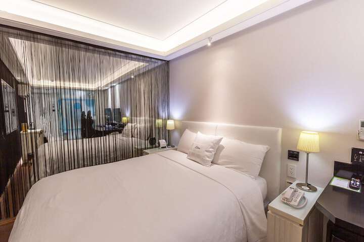 Room 7 of 14