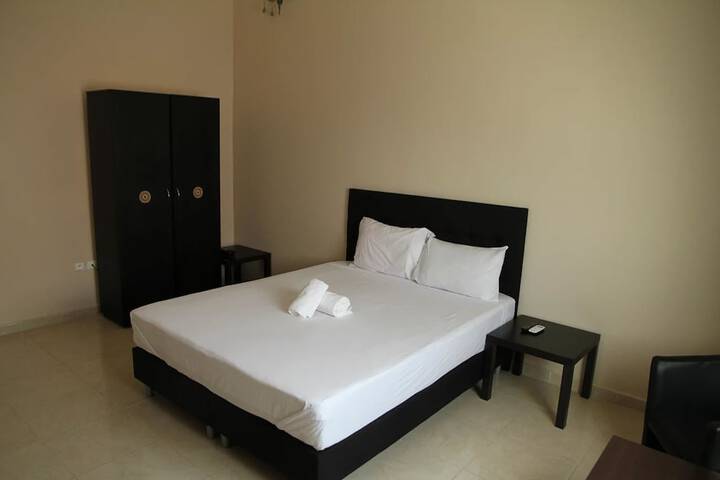 Room 5 of 10