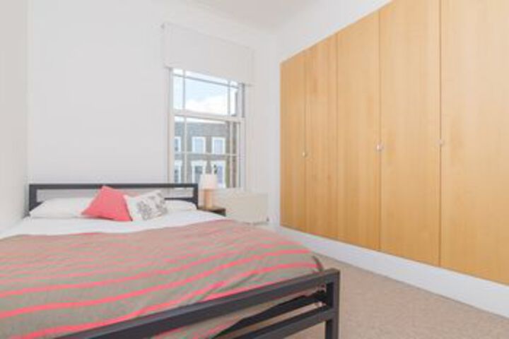 Room 6 of 16