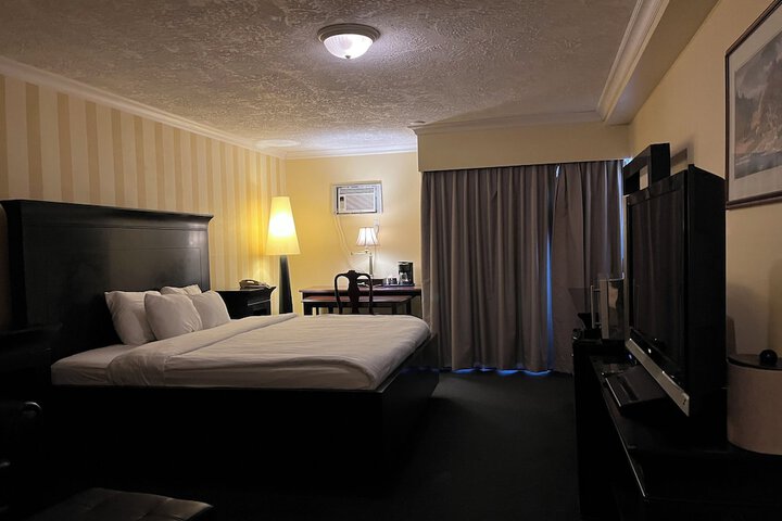 Room 52 of 77