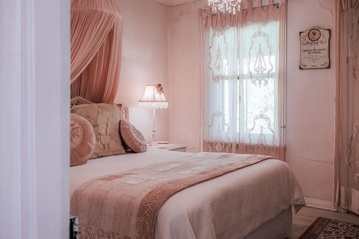 Room 4 of 33