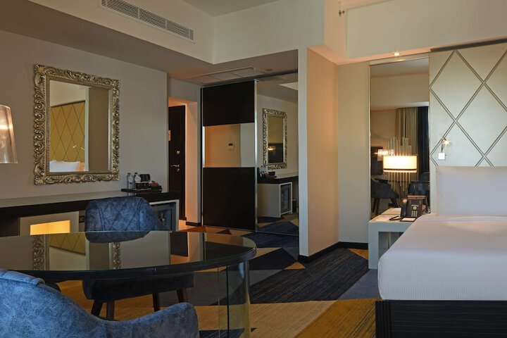 Room 26 of 175