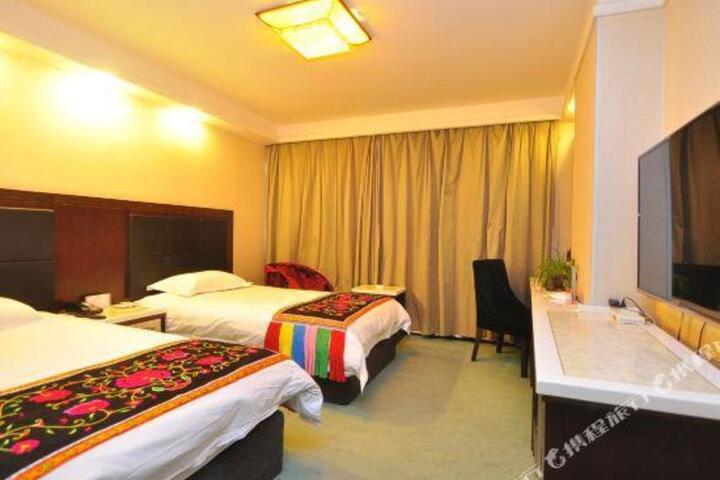 Chuxiong Building Hotel