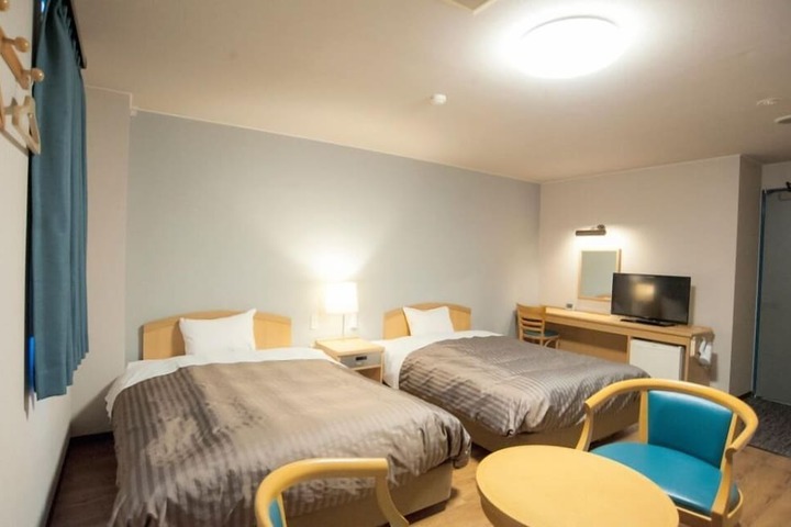 Room 4 of 25
