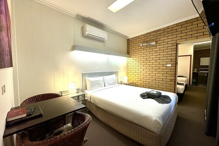 Room 8 of 30