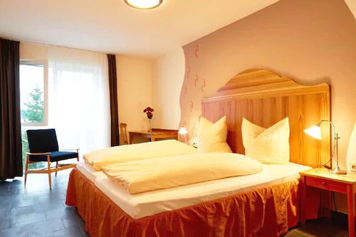Room 10 of 60