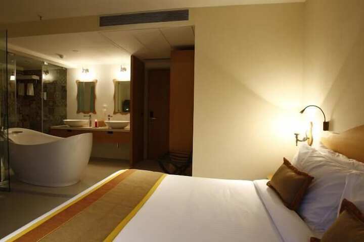 Room 10 of 24