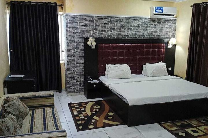 Room 16 of 29