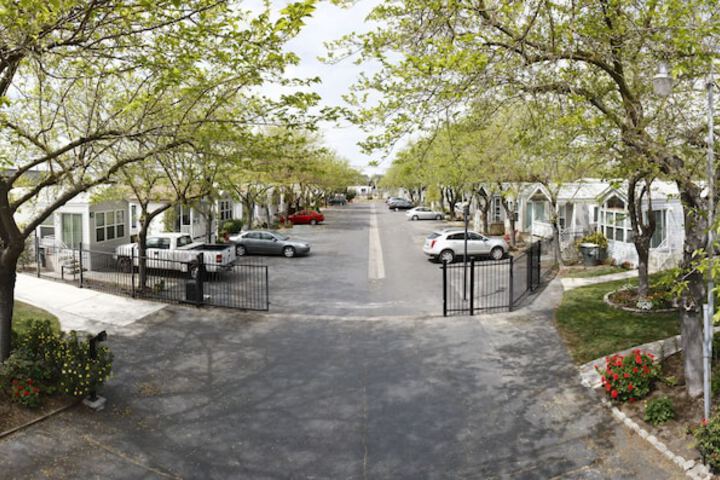 Property Grounds 31 of 38