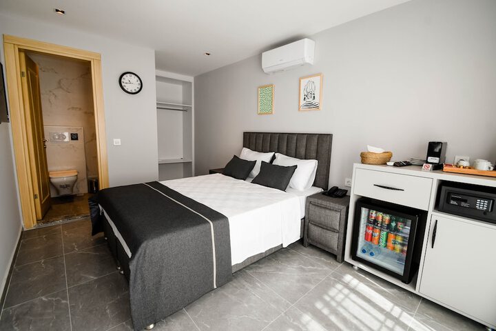 Room 3 of 43