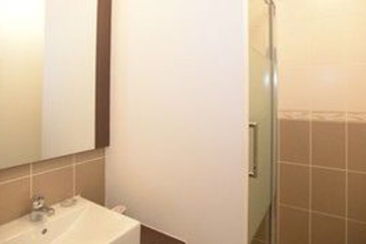 Room 3 of 28