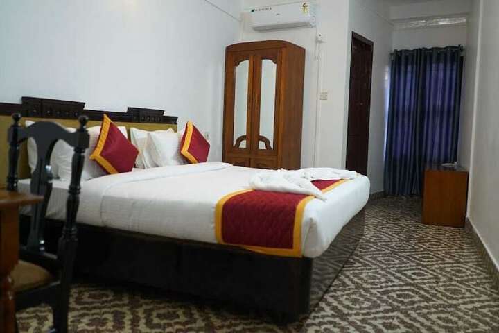 Room 10 of 14