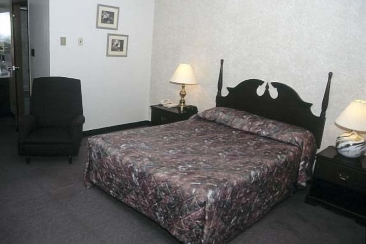 Room 3 of 16