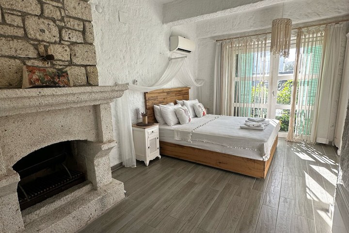 Room 4 of 42