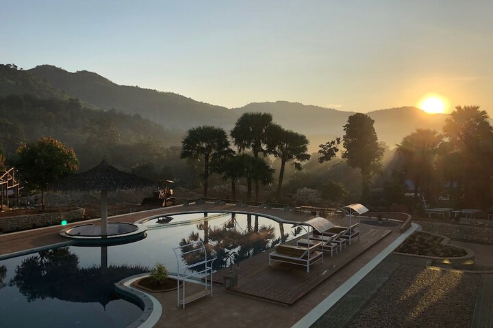 Pool Hotel