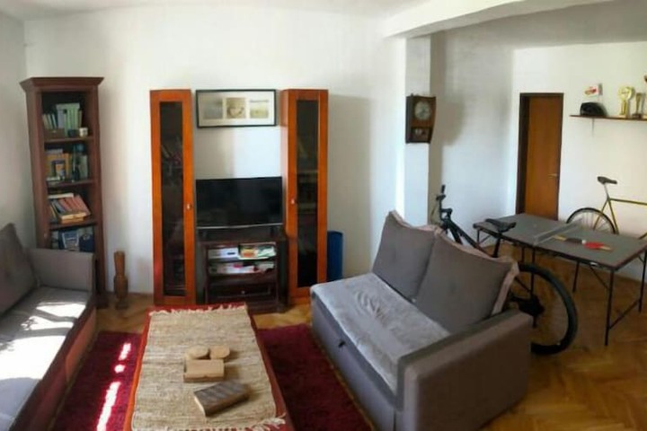 Room 8 of 12