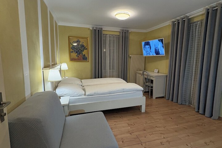 Room 98 of 266