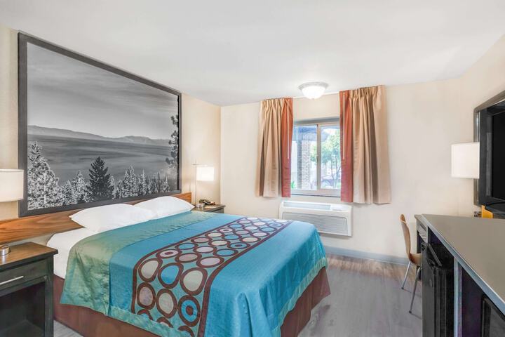 Room 8 of 19