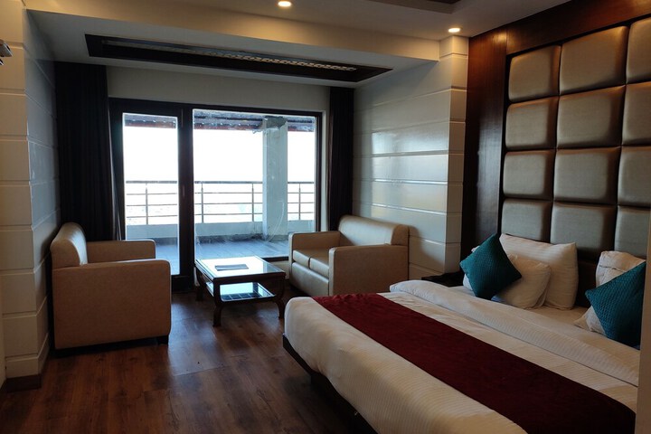 Room 3 of 9