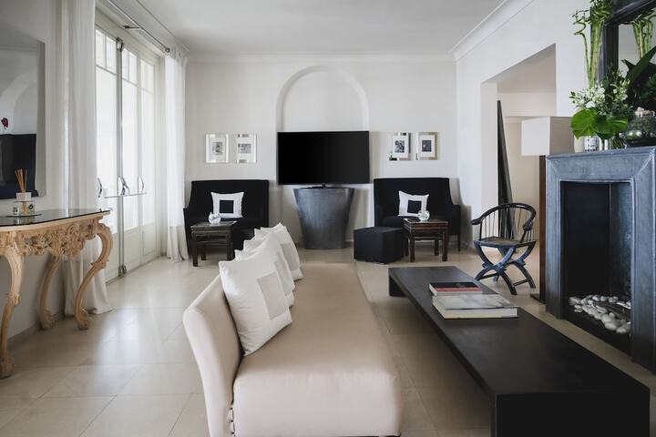 Lounge 57 of 80