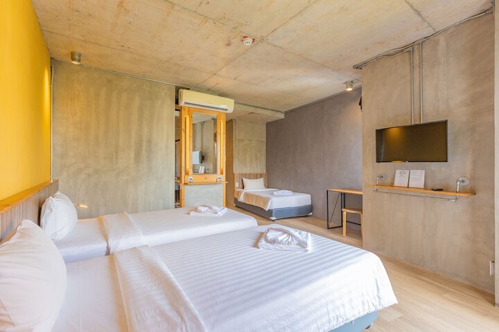 Room 9 of 34